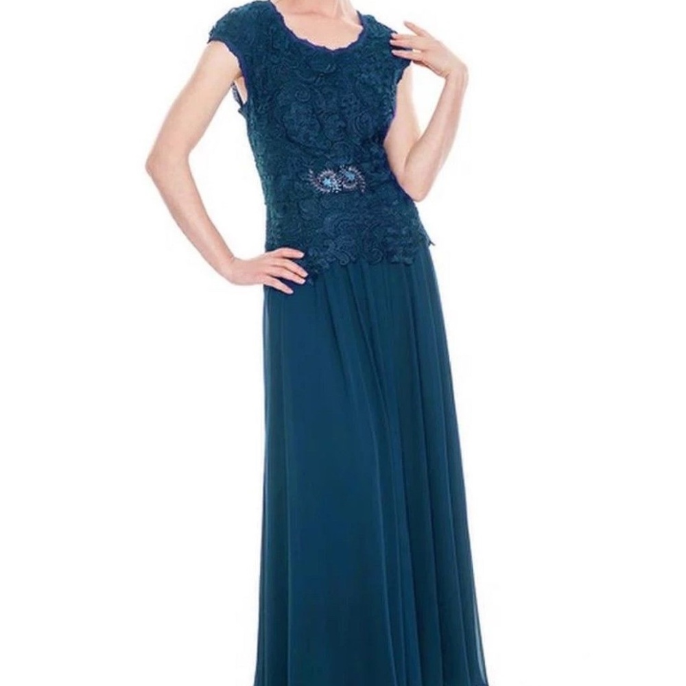 EMMA STREET PEACOCK BLUE MOB/FORMAL GOWN SIZE 4